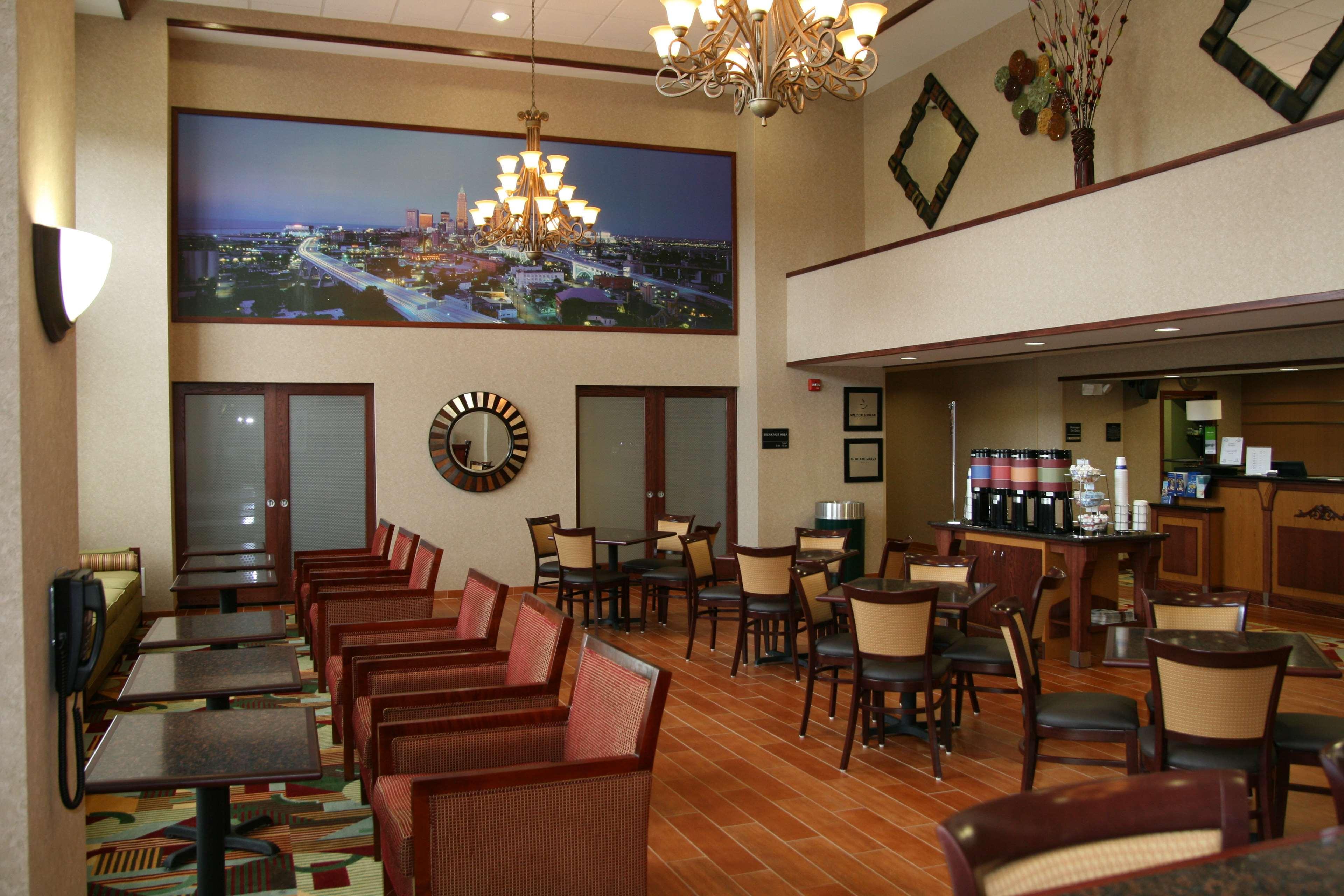 Hampton Inn & Suites Cleveland-Mentor Restoran fotoğraf